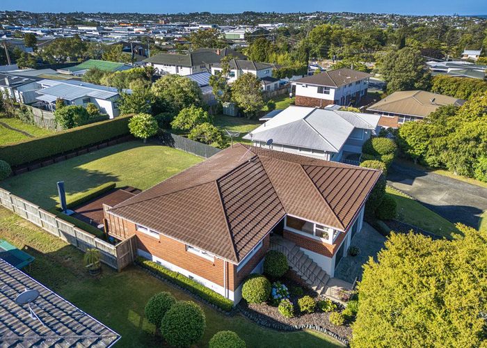  at 5 Tudward Glade, Hillcrest, Auckland