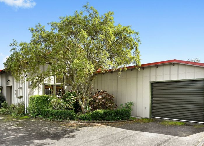  at 243 Dey Street, Hamilton East, Hamilton