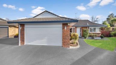  at 2/24 Pajaro Place, Golflands, Auckland