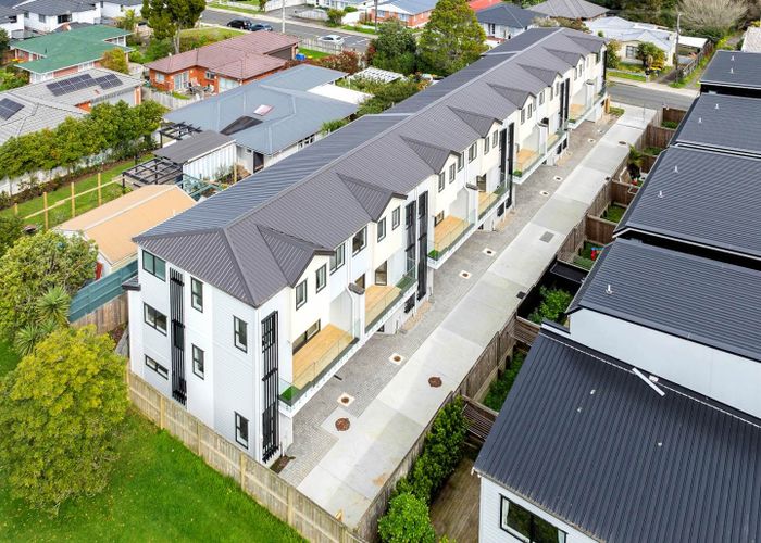  at 3/17 Kingdale Road, Henderson, Auckland
