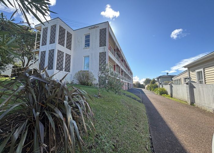  at 11/219 Onewa Rd , Birkenhead, North Shore City, Auckland