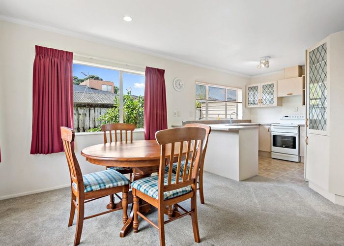  at 2 Hocken Place, Māngere Bridge, Auckland