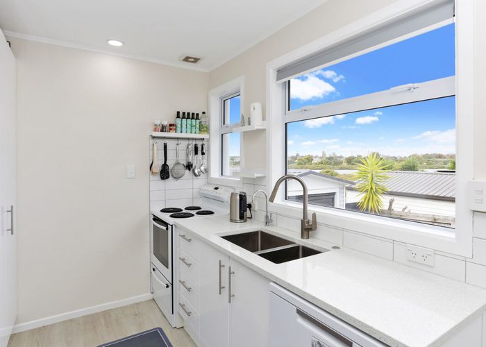  at 2/4 Tahatai Street, Otahuhu, Auckland
