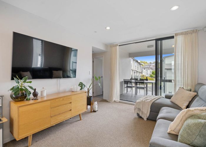  at 8/10 Silver Moon Road, Albany, North Shore City, Auckland