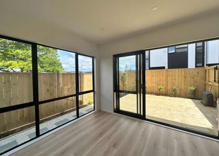  at 8/26 Smythe Rd, Henderson, Waitakere City, Auckland