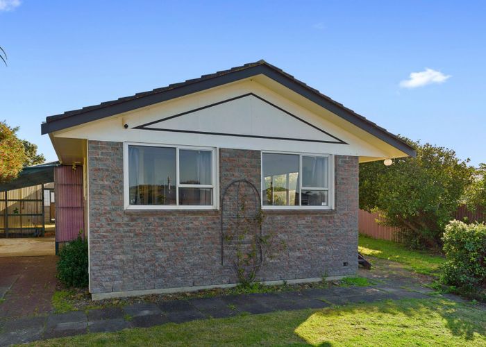  at 6 Colenso Place, Otaki Beach, Otaki