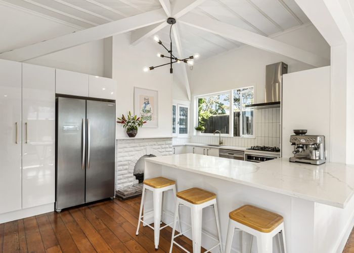  at 2/157 Glenfield Road, Hillcrest, Auckland