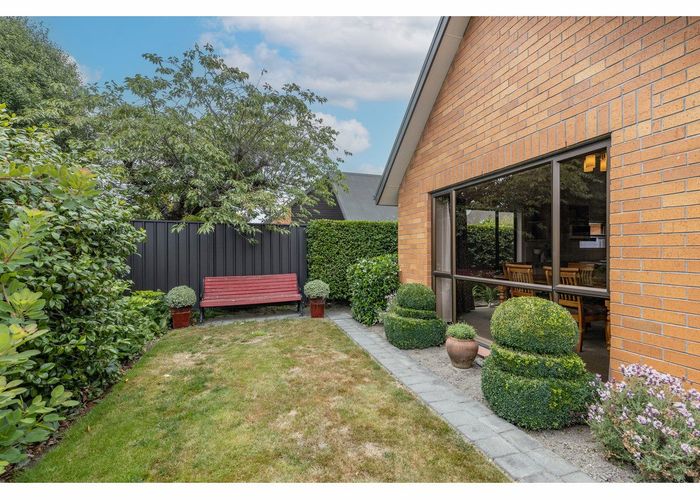  at 2/35 Glenburn Place, Avonhead, Christchurch