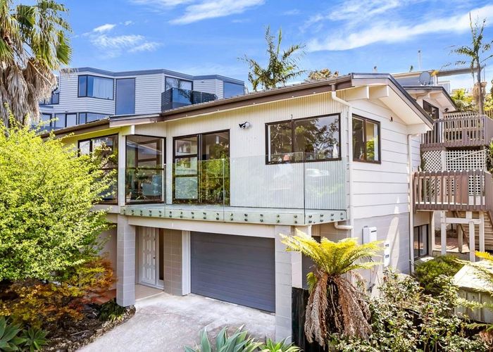  at 22 Holyoake Place, Chatswood, Auckland
