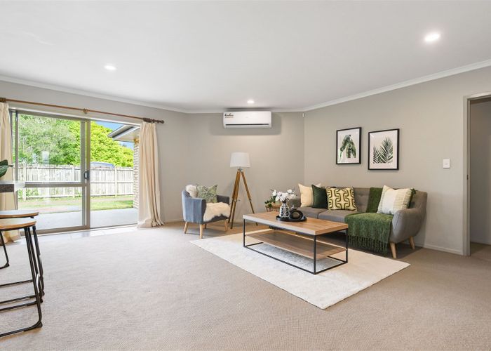  at 61 Wiltshire Drive, Huntington, Hamilton