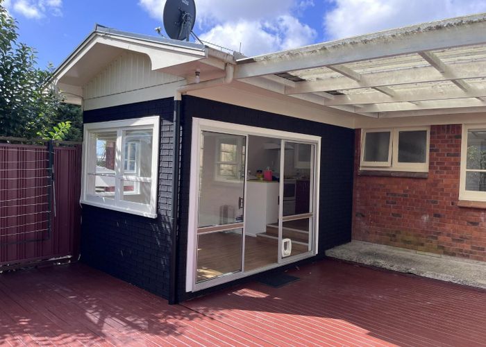  at 2/39 Eaton Road, Hillsborough, Auckland