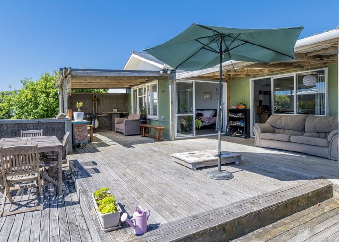 Free property data for 15 Mahoe Street, Otaki Beach, Otaki homes.co.nz