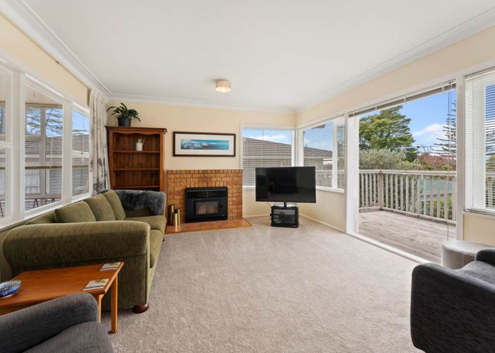  at 32 Holland Road, Hillcrest, North Shore City, Auckland