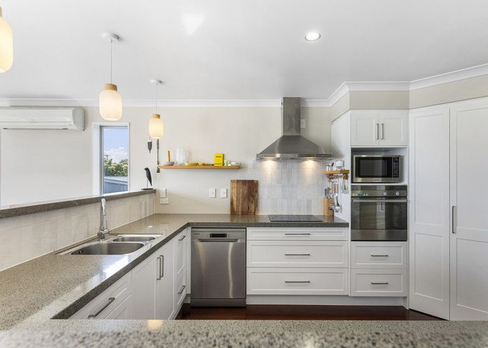  at 6 Poplar Road, Stanmore Bay, Whangaparaoa