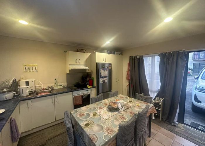  at 16/3 Ambrico Place, New Lynn, Waitakere City, Auckland