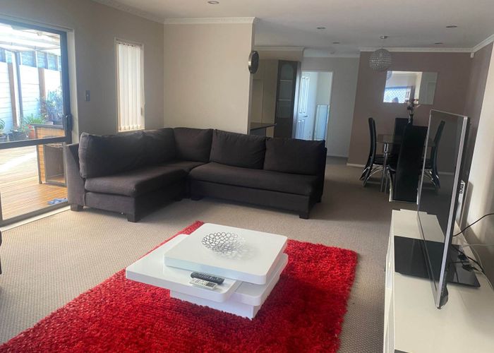  at 6 Hillside Road, Papatoetoe, Auckland