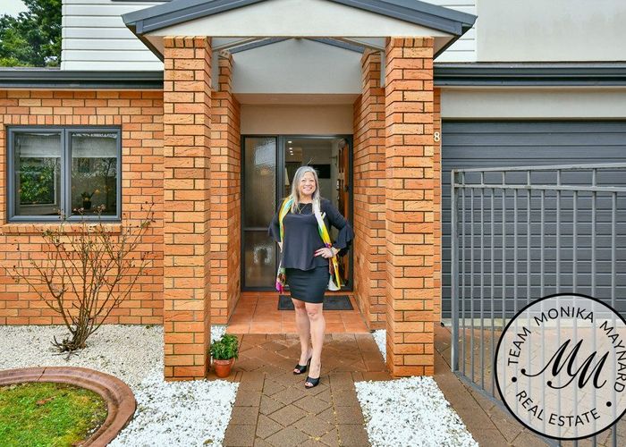  at 8 Alcove Place, Totara Heights, Manukau City, Auckland