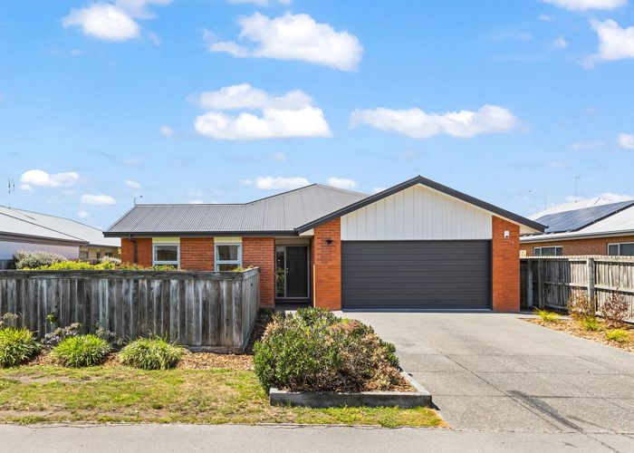  at 15 St Peters Close, Woolston, Christchurch