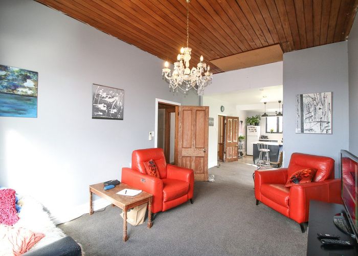  at 6 Ocean Beach Road, Bluff