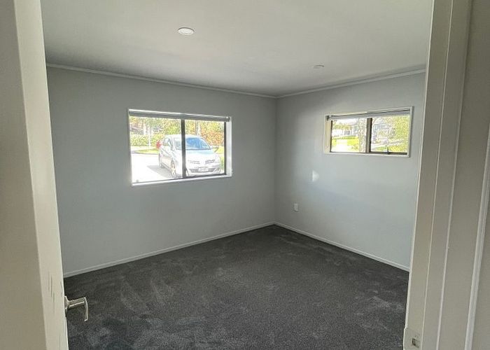  at 2/13 Estelle Place, Farm Cove, Manukau City, Auckland