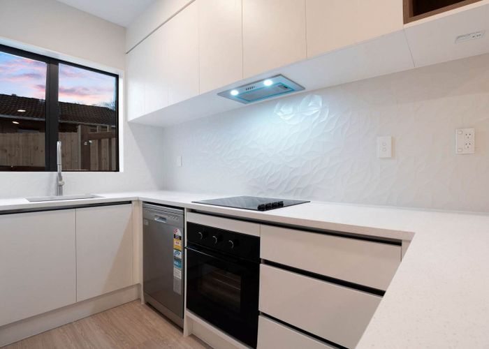  at 2/5 Topliss Drive, Torbay, North Shore City, Auckland
