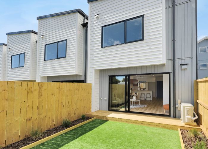  at 6/9 Flanshaw Road, Te Atatu South, Auckland
