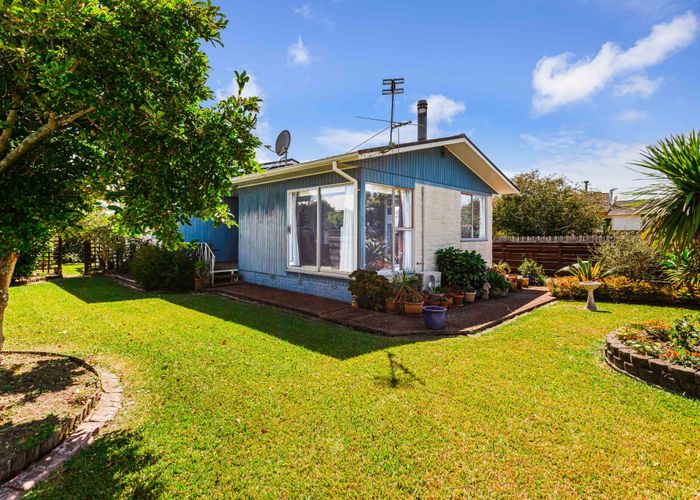  at 11 Newland Grove, Henderson, Auckland