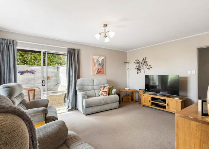  at 9 Tree view Avenue, Glenfield, North Shore City, Auckland