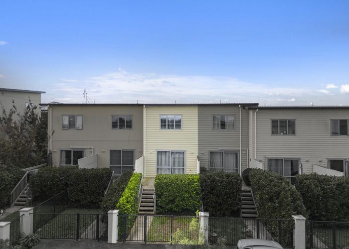  at 15/11 Ray Small Drive, Papakura, Papakura, Auckland