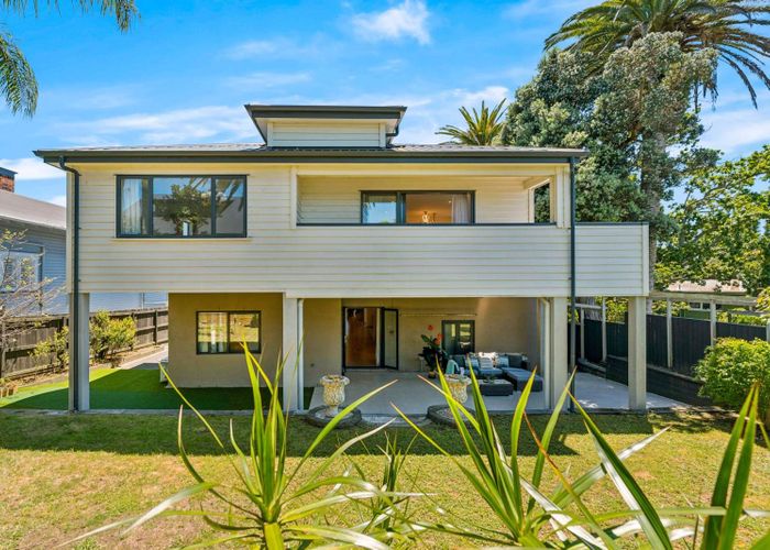  at 11 Stafford Road, Northcote Point, North Shore City, Auckland