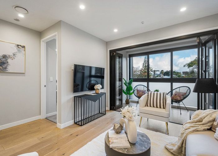  at 102/9 Walmer Road, Point Chevalier, Auckland City, Auckland