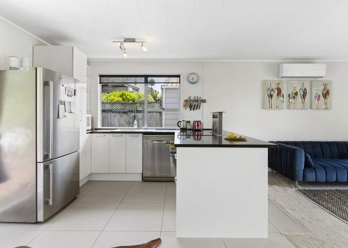  at 32 Glen Vista Place, Bayview, Auckland
