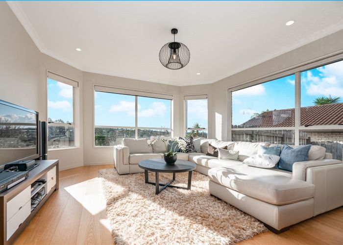  at 9 Tetbury Place, Henderson, Auckland