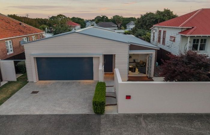  at 25 Tranmere Road, Sandringham, Auckland