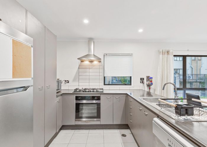  at 27/172 Mcleod Road, Te Atatu South, Auckland