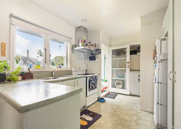  at 9 Kervil Avenue, Te Atatu Peninsula, Waitakere City, Auckland