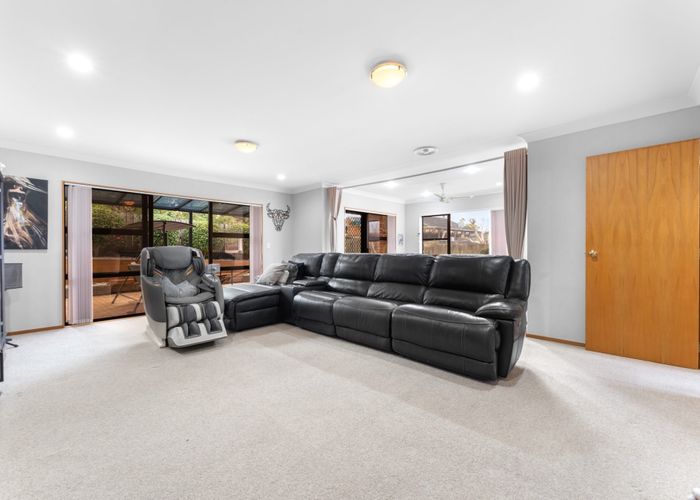  at 1/66 Picasso Drive, West Harbour, Auckland