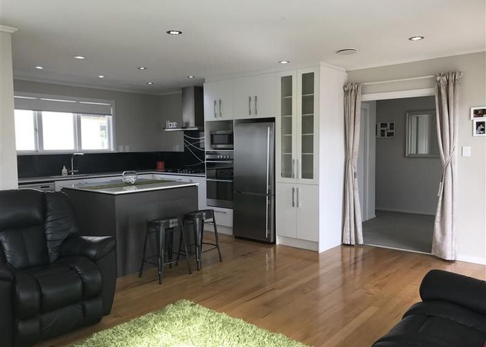  at 10 Carbine Road, Mount Wellington, Auckland