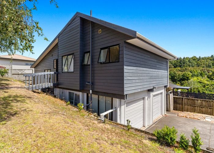  at 2/9A Kitewao Street, Northcote, Auckland