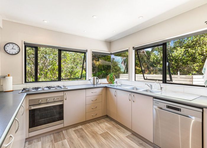  at 1/20 Reynolds Place, Torbay, Auckland