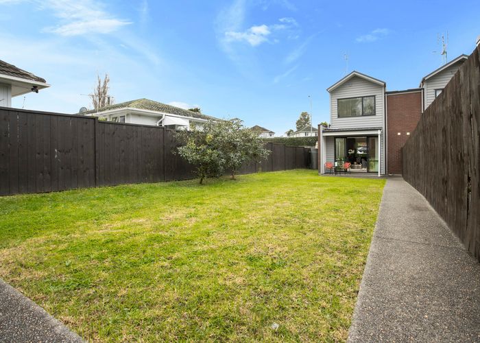  at 71 Apirana Avenue, Glen Innes, Auckland