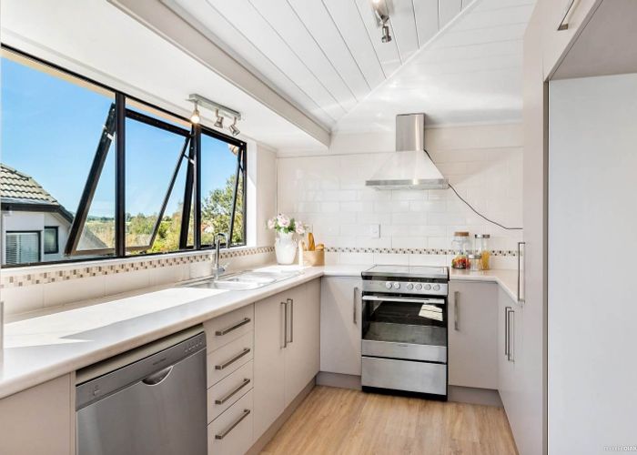  at 2/46 Eversleigh Road, Belmont, Auckland