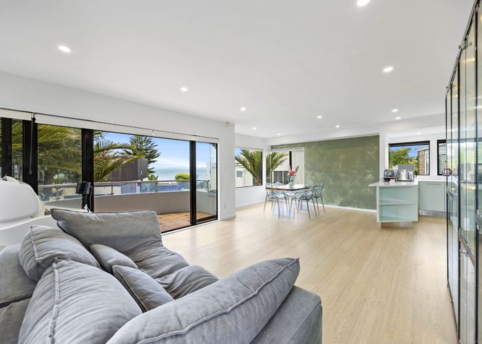  at 2/4 Rogers Avenue, Eastern Beach, Manukau City, Auckland