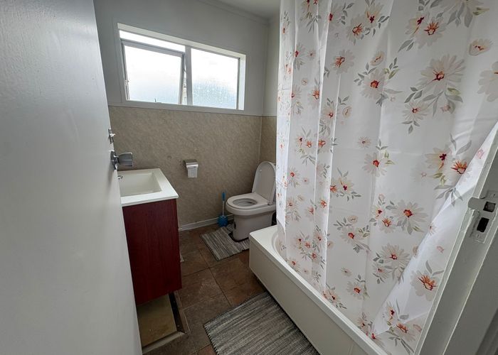  at 2/54 kenderdine Road, Papatoetoe, Manukau City, Auckland