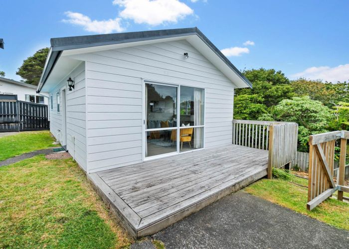  at 5 Blythe Place, Glendene, Auckland