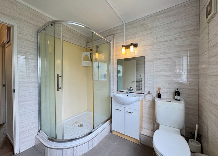  at 2/16 Knight Avenue, Mount Albert, Auckland City, Auckland