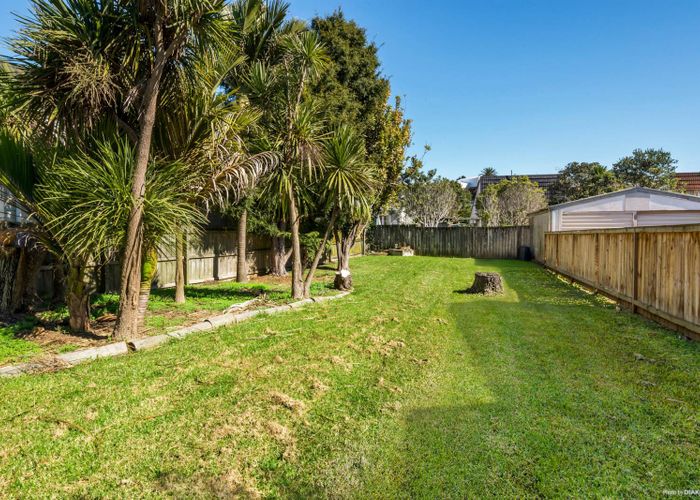  at 14 Sulphur Beach Road, Northcote Point, Auckland