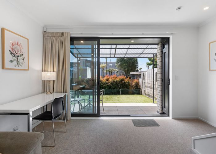  at 7 Manahi Lane, Panmure, Auckland