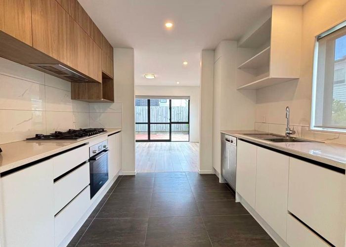  at 8 Seelie Court, Flat Bush, Manukau City, Auckland