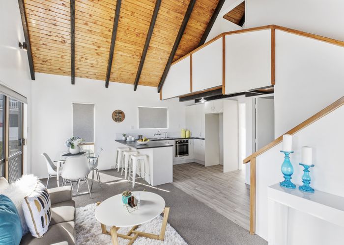  at 18 Delshaw Avenue, Stanmore Bay, Whangaparaoa